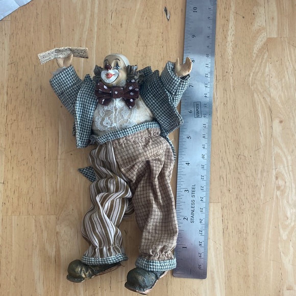 Clown figurine with bendable legs. - Picture 7 of 7
